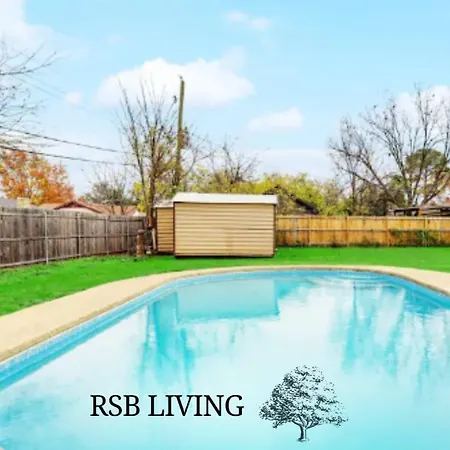 Upscale 3Br 2Ba Cozy Holiday Home With Pool & Grill